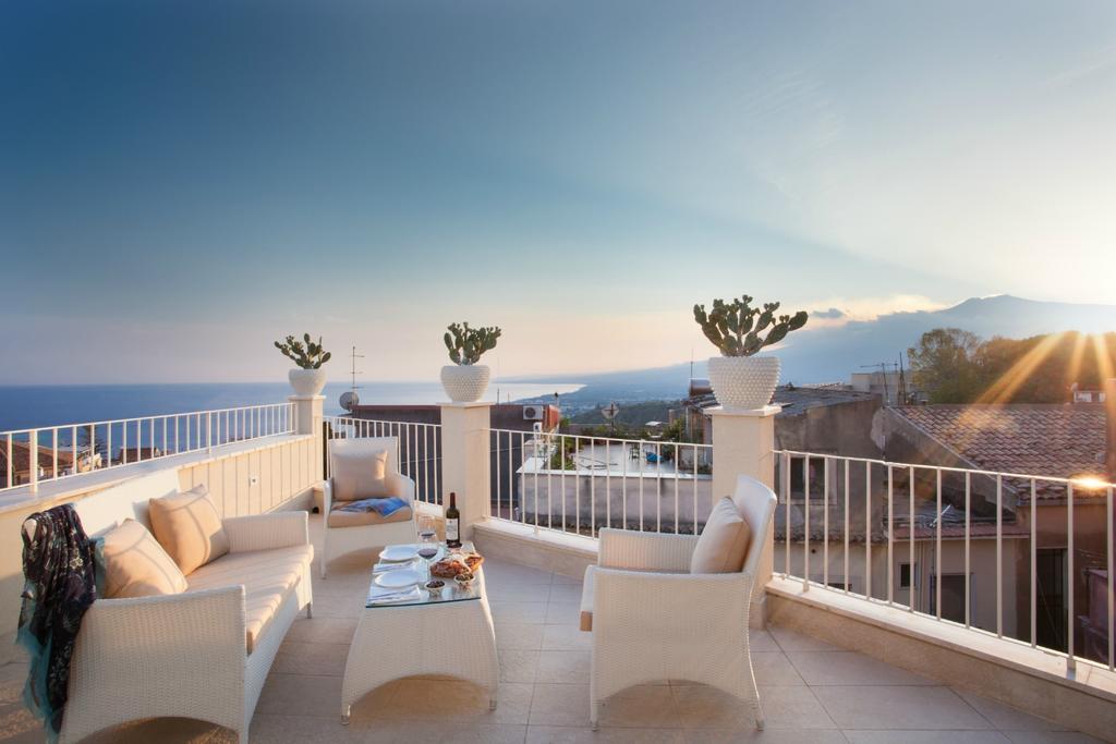 La Malandrina - Apartments & Suites Taormina Room photo